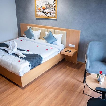 Hotel Tulips Grand Haydarabad Dış mekan fotoğraf
