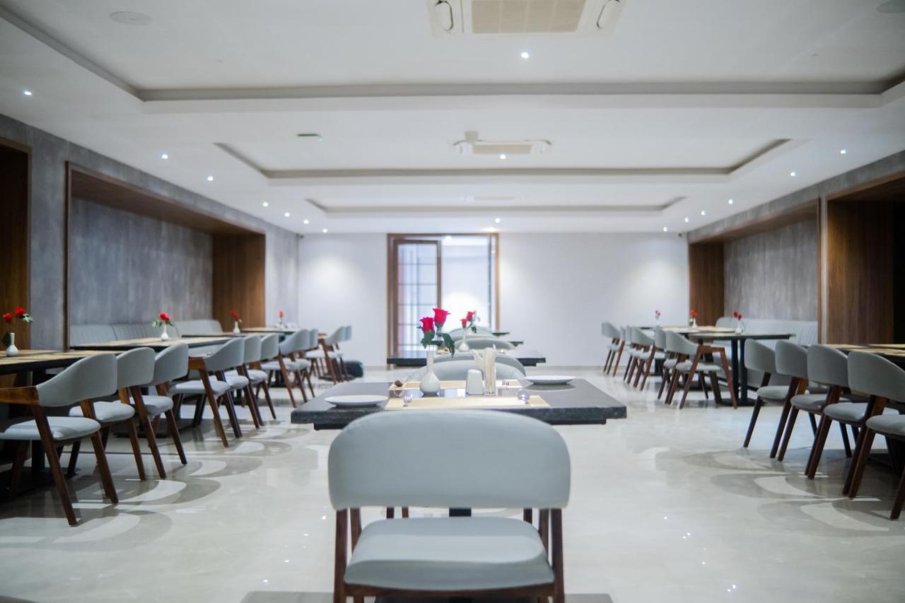 Hotel Tulips Grand Haydarabad Dış mekan fotoğraf