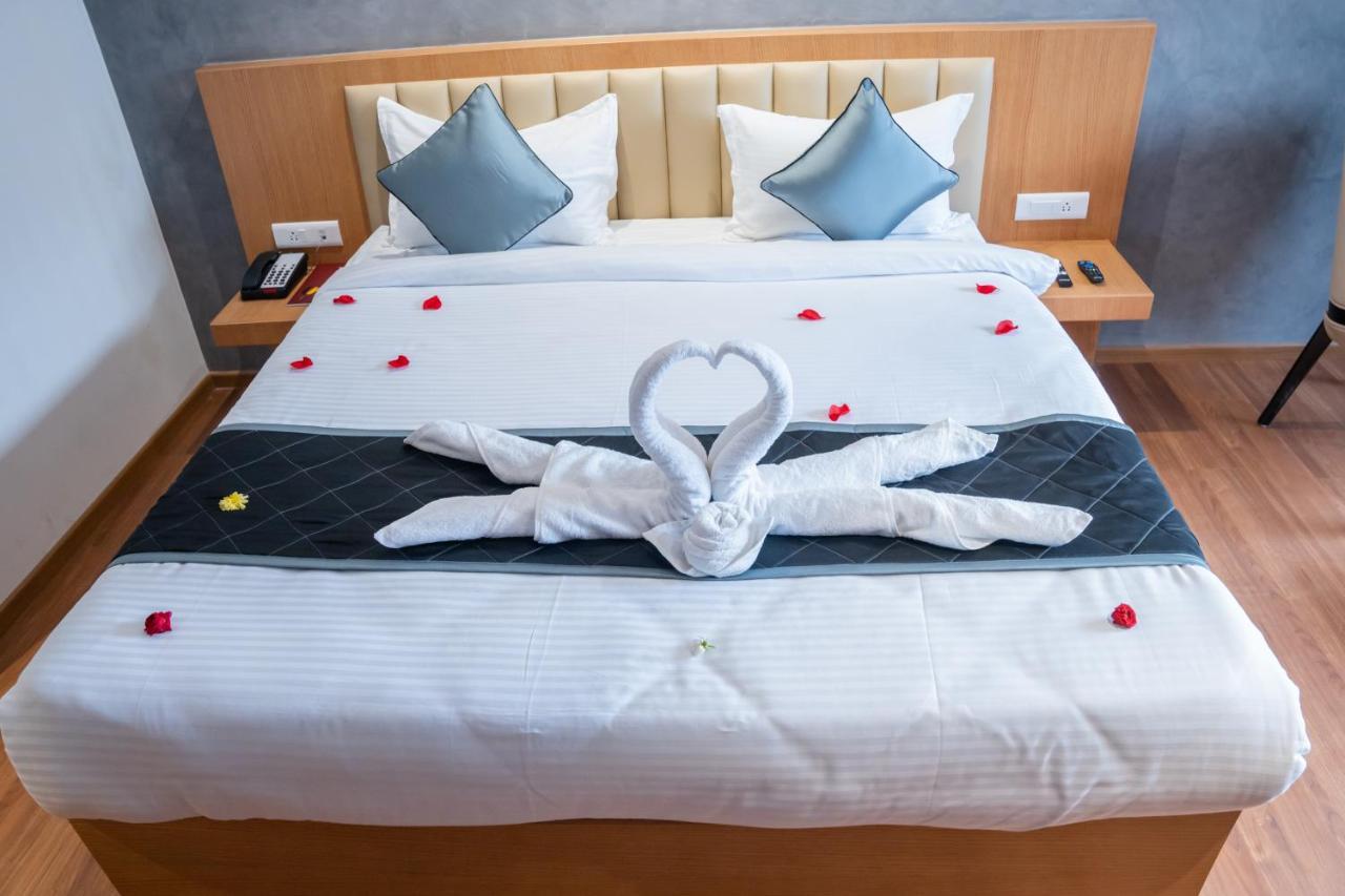 Hotel Tulips Grand Haydarabad Dış mekan fotoğraf