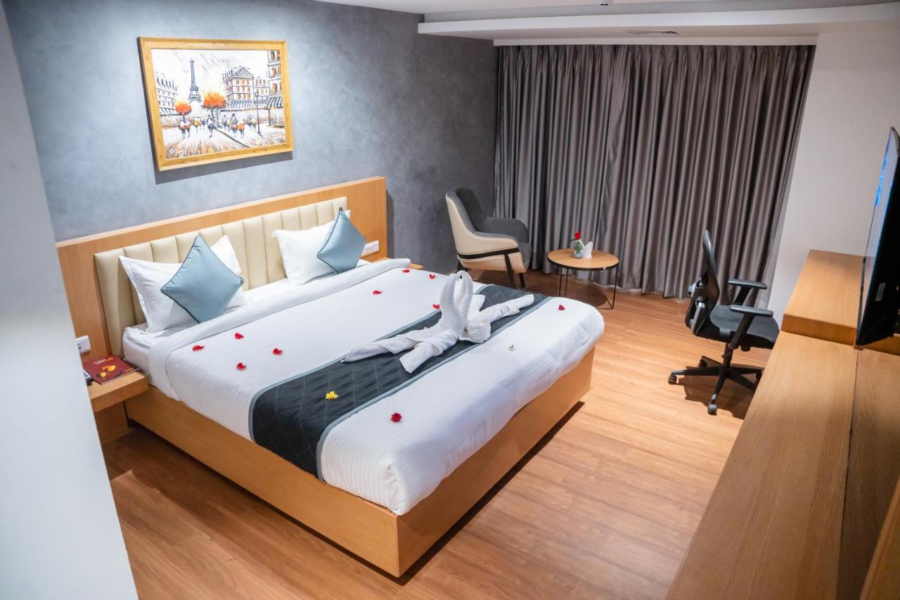 Hotel Tulips Grand Haydarabad Dış mekan fotoğraf