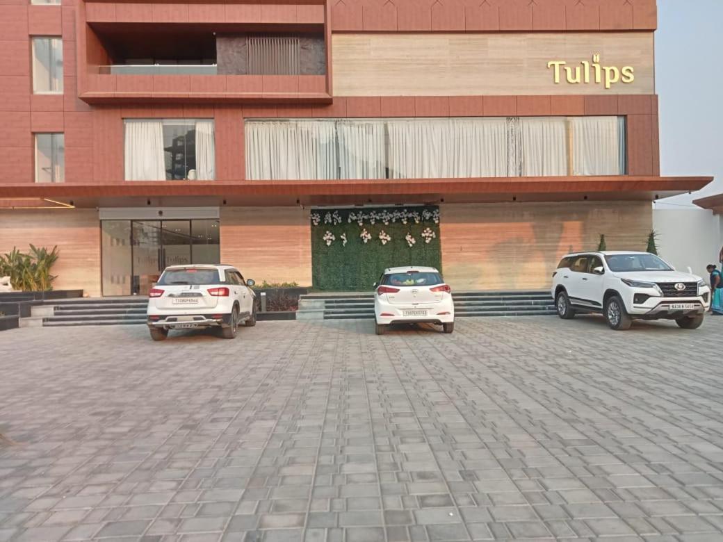Hotel Tulips Grand Haydarabad Dış mekan fotoğraf