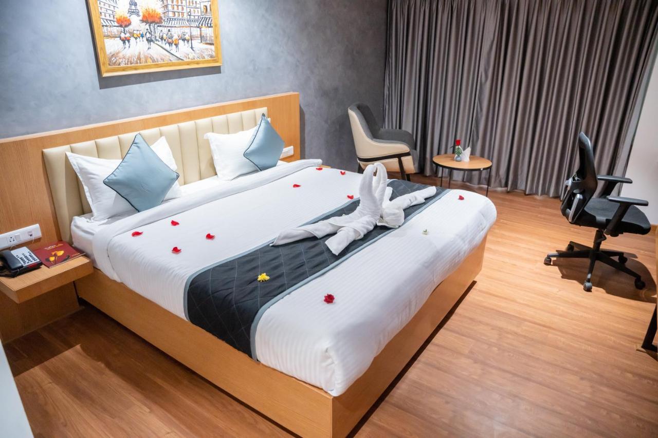 Hotel Tulips Grand Haydarabad Dış mekan fotoğraf
