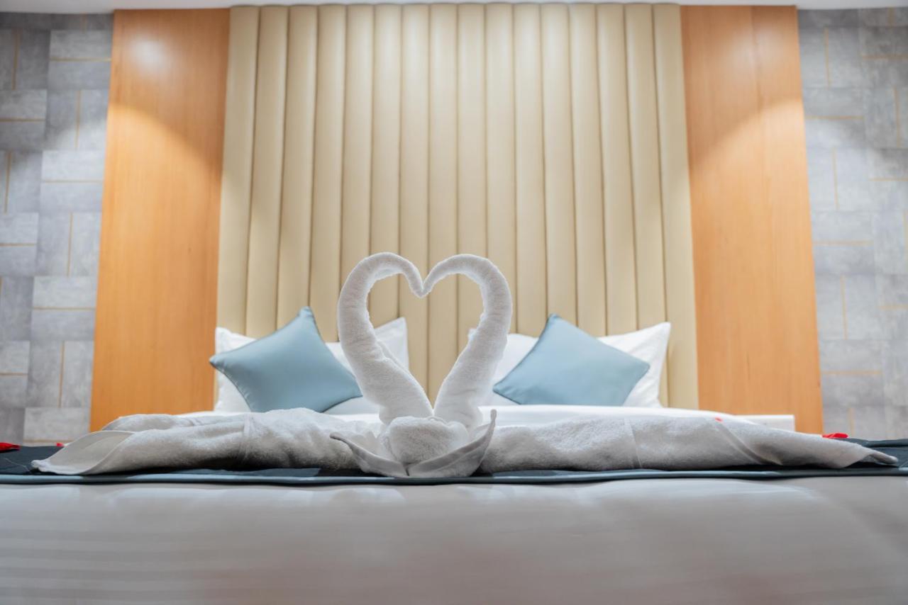 Hotel Tulips Grand Haydarabad Dış mekan fotoğraf