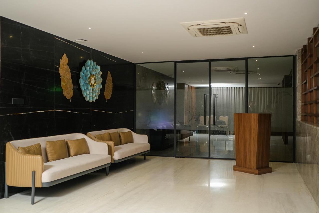 Hotel Tulips Grand Haydarabad Dış mekan fotoğraf
