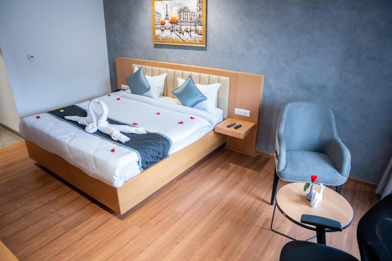 Hotel Tulips Grand Haydarabad Dış mekan fotoğraf