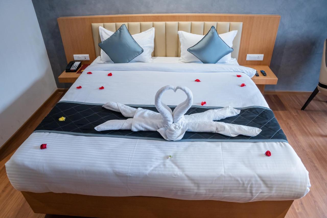 Hotel Tulips Grand Haydarabad Dış mekan fotoğraf