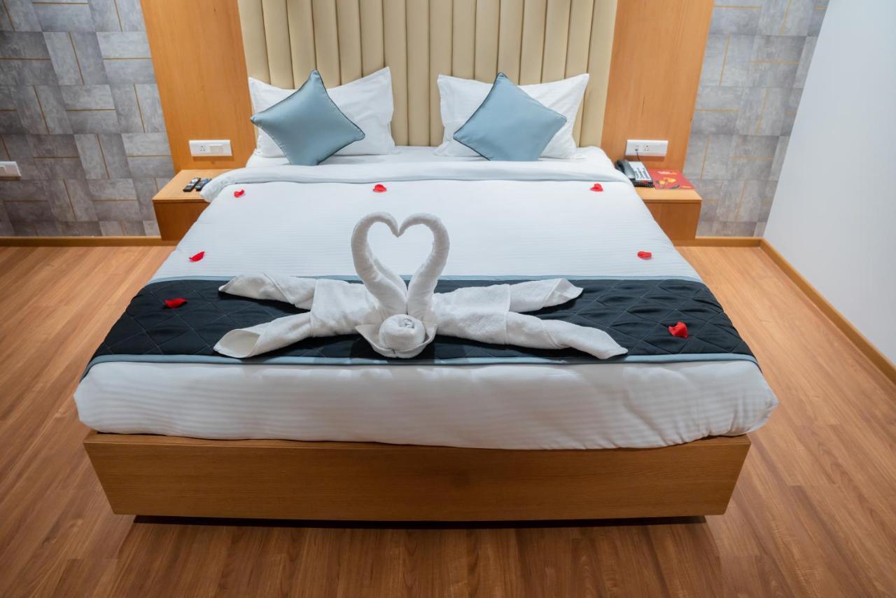 Hotel Tulips Grand Haydarabad Dış mekan fotoğraf