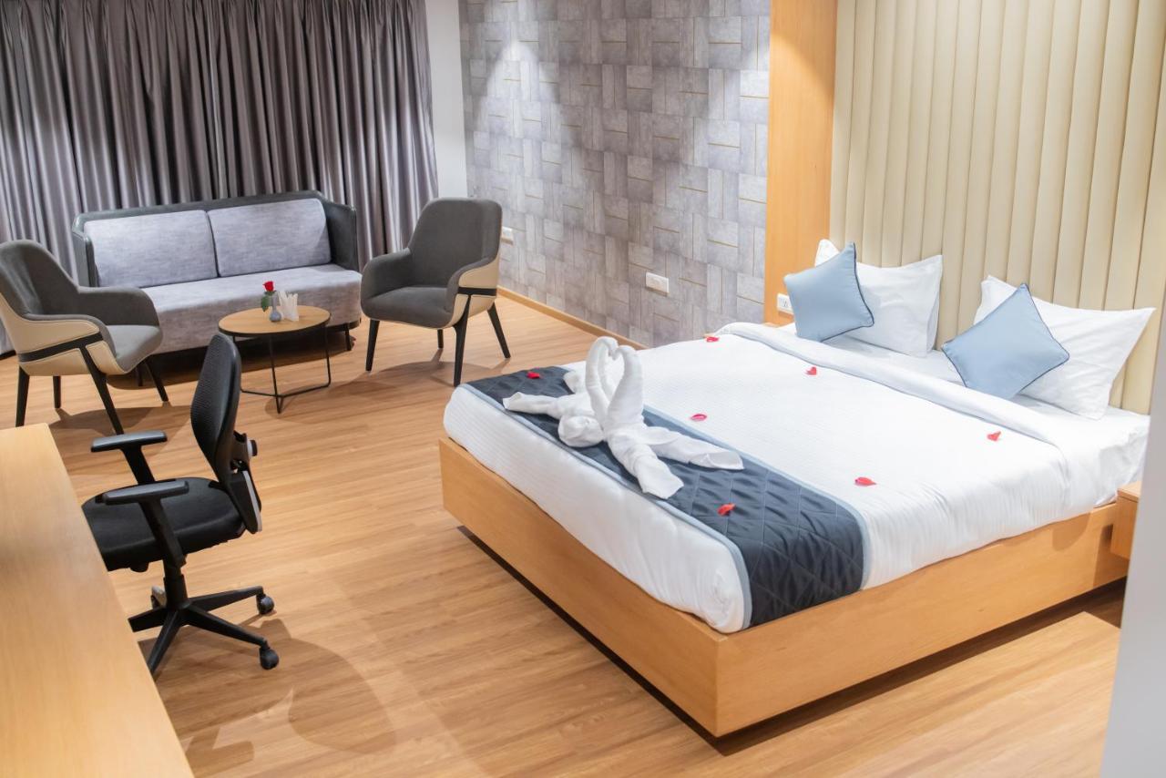 Hotel Tulips Grand Haydarabad Dış mekan fotoğraf
