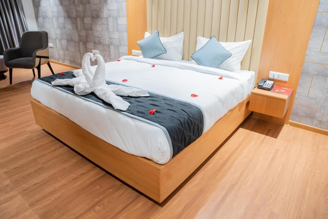 Hotel Tulips Grand Haydarabad Dış mekan fotoğraf